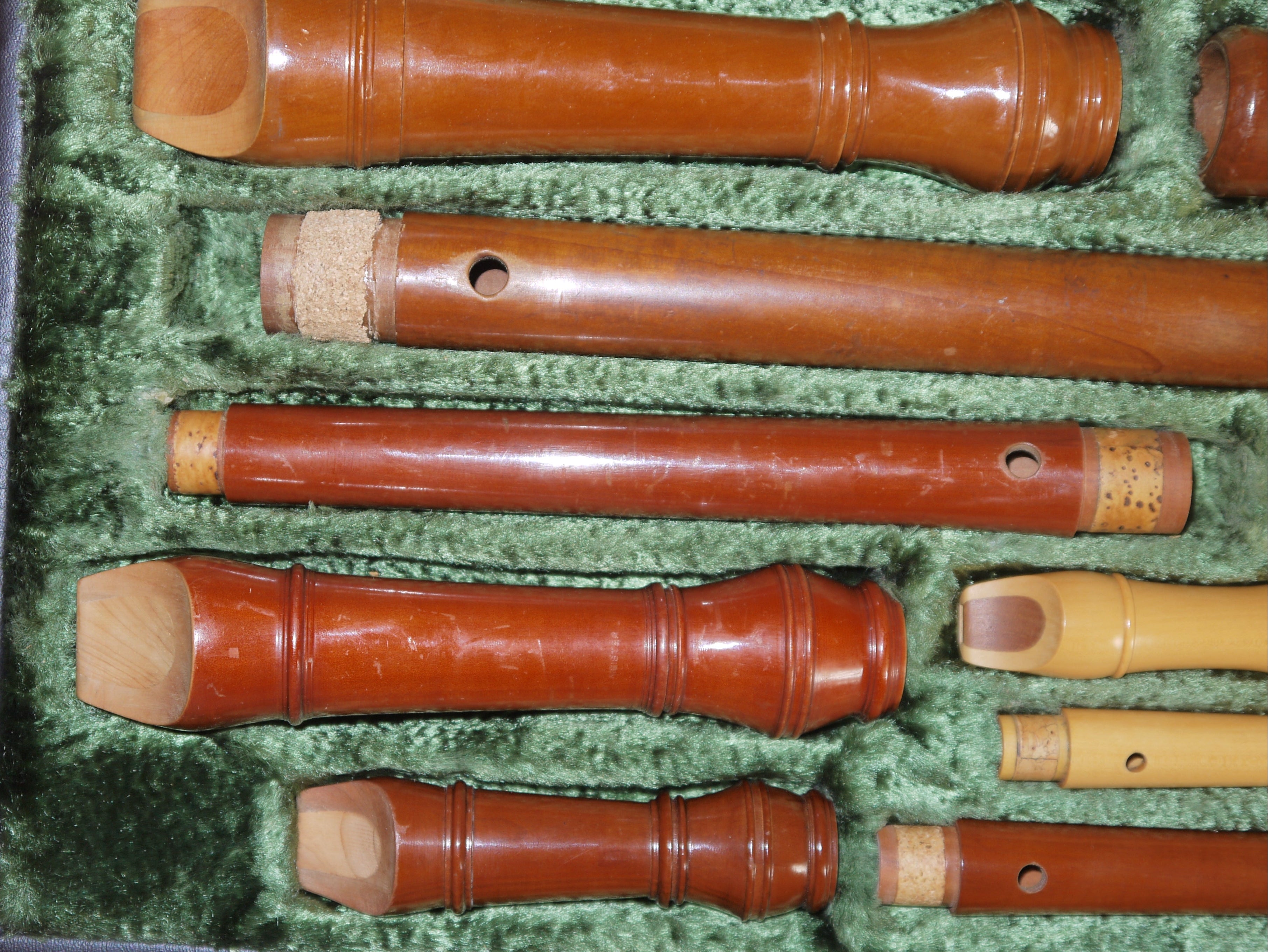 Large Recorder Case – Sopranino in F by Mollenhauer and Soprano in C, Alto in F, Tenor in C, Bass in F by Heinrichs, Model “Meister”