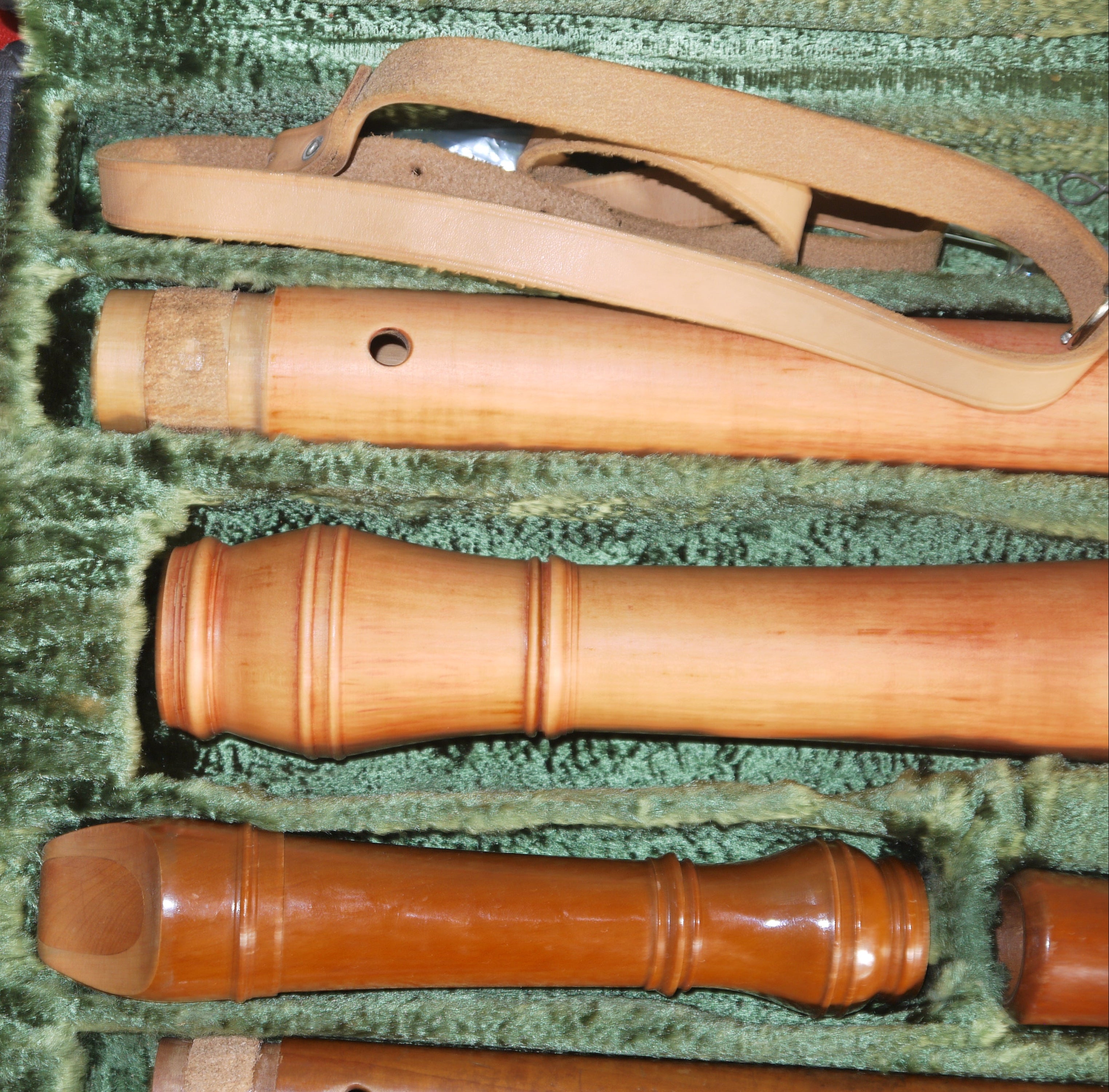 Large Recorder Case – Sopranino in F by Mollenhauer and Soprano in C, Alto in F, Tenor in C, Bass in F by Heinrichs, Model “Meister”