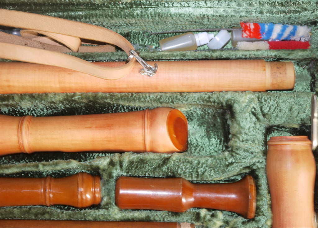Large Recorder Case – Sopranino in F by Mollenhauer and Soprano in C, Alto in F, Tenor in C, Bass in F by Heinrichs, Model “Meister”