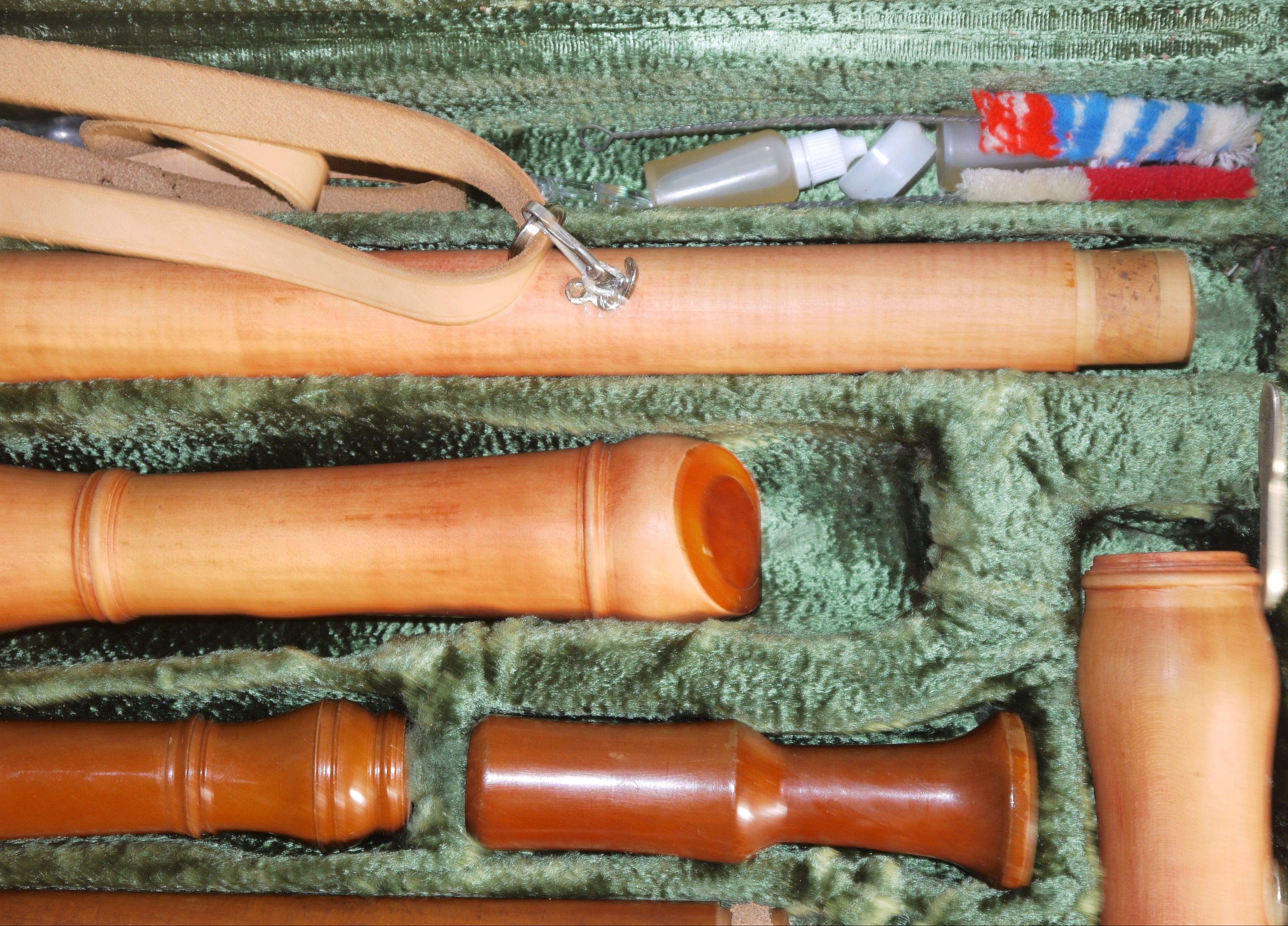 Large Recorder Case – Sopranino in F by Mollenhauer and Soprano in C, Alto in F, Tenor in C, Bass in F by Heinrichs, Model “Meister”